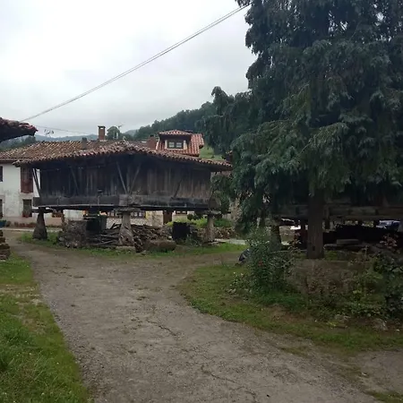 Coqueta Casa, En Un Iconico Pueblo De Asturias